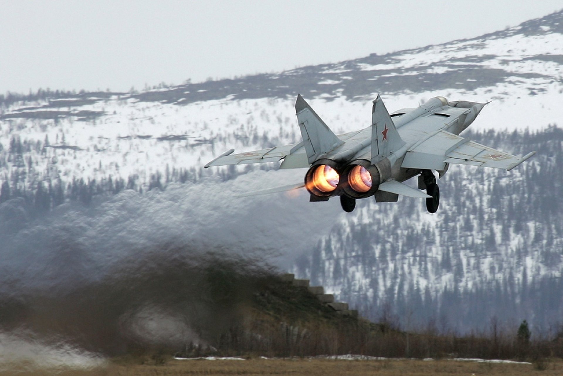 mig-25rb mig-25rb scout airplane takeoff