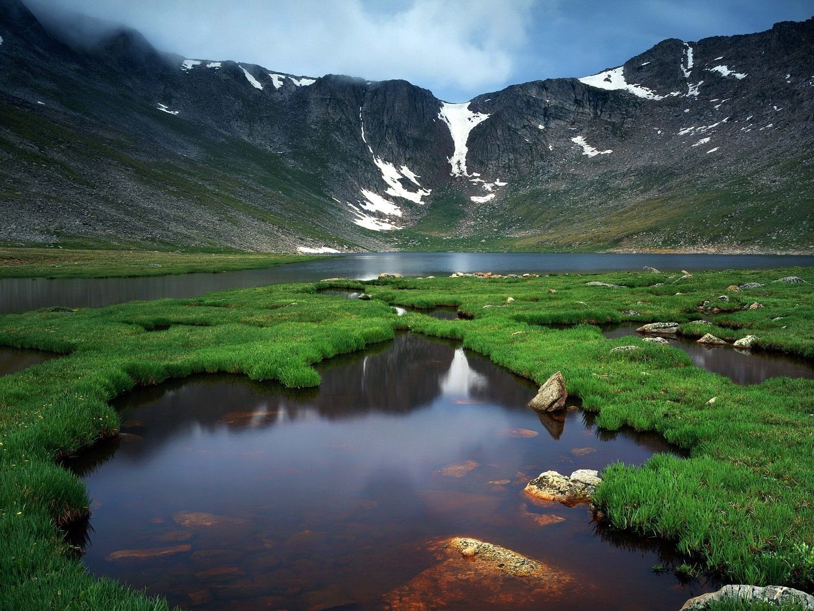 montañas río naturaleza vegetación vida