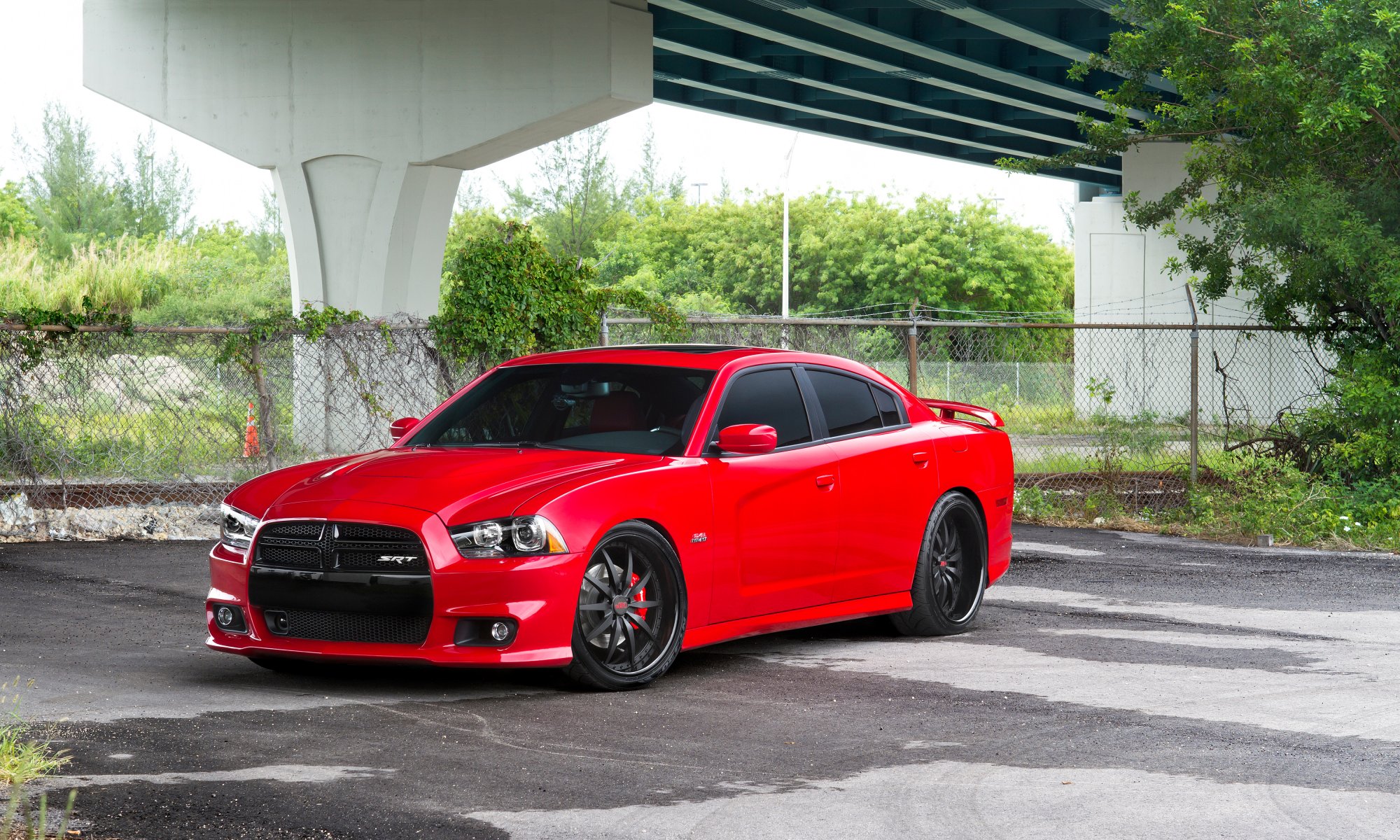 ausweichen ladegerät srt8 auto autos tuning brücke zaun bäume gitter