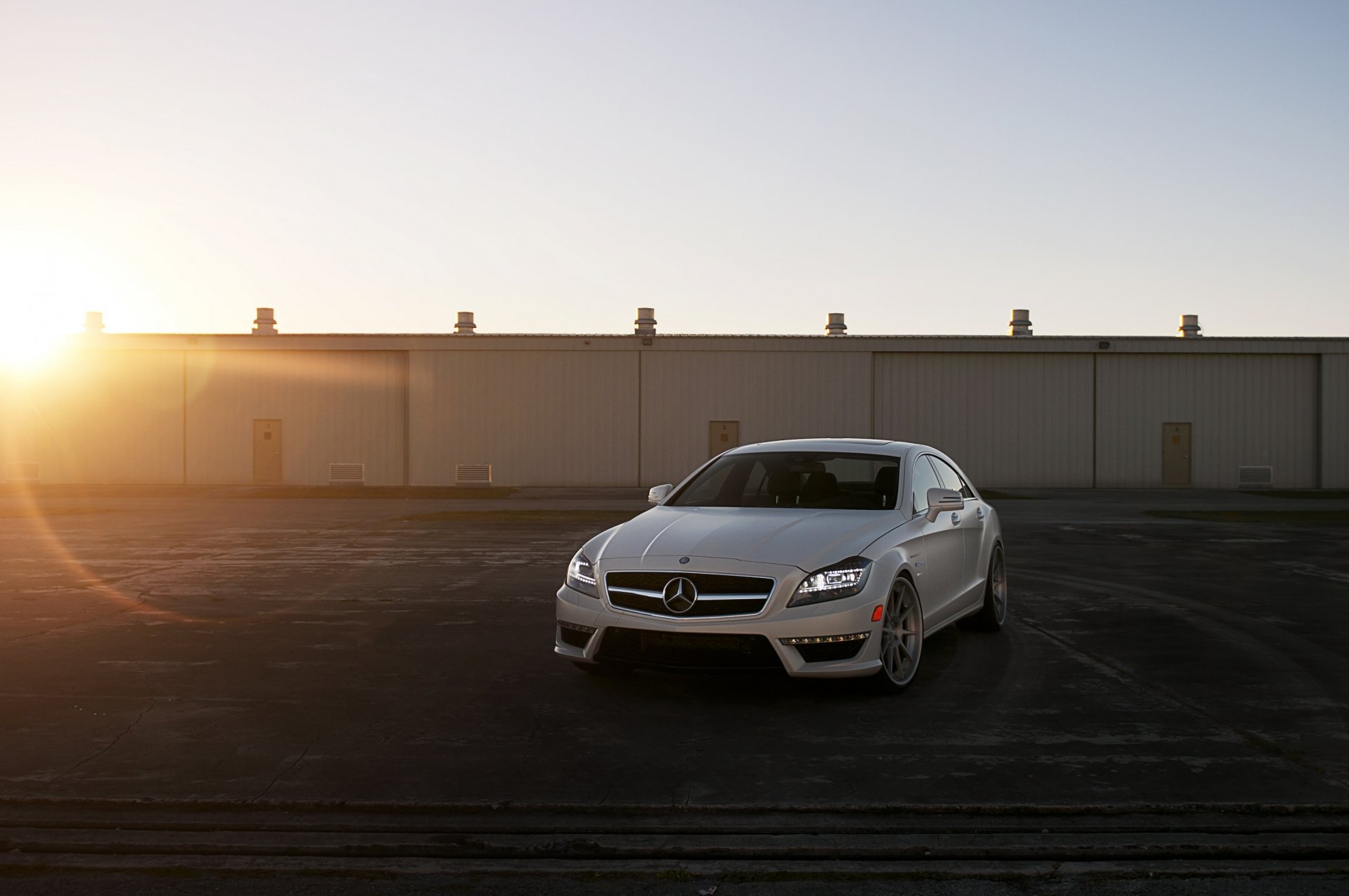 auto autos mercedes-benz amg cls-klasse cls 63 c218 weiß hintergrundbilder auto stadt foto sonne strahlen