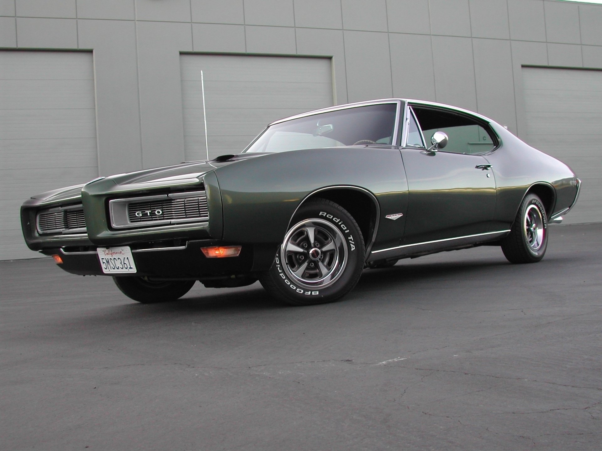 pontiac gto 1969 dark green muscle car pontiac gto muscle car building