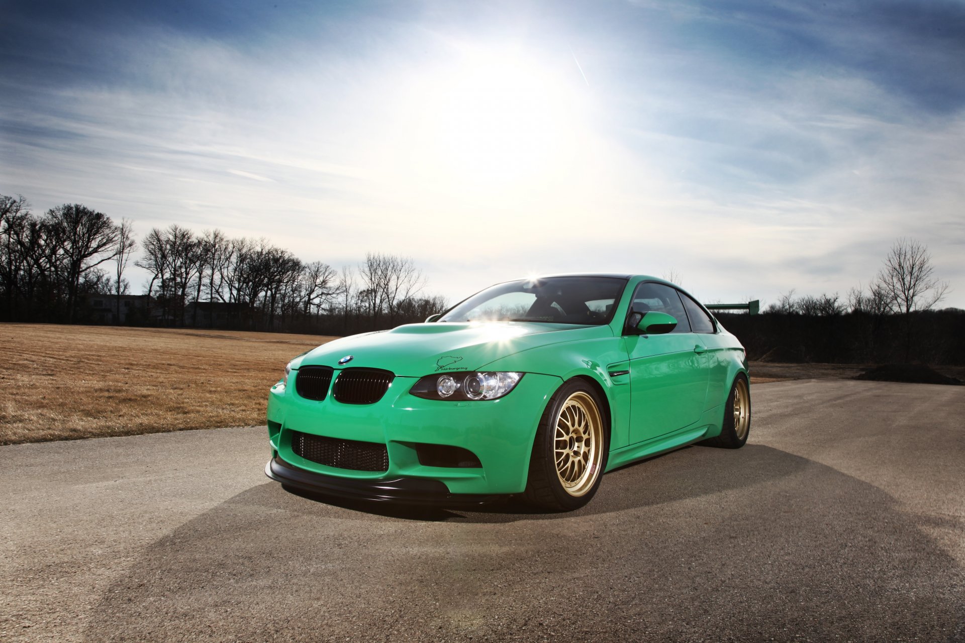 bmw m3 e92 verde bmw strada cielo nuvole abbagliamento