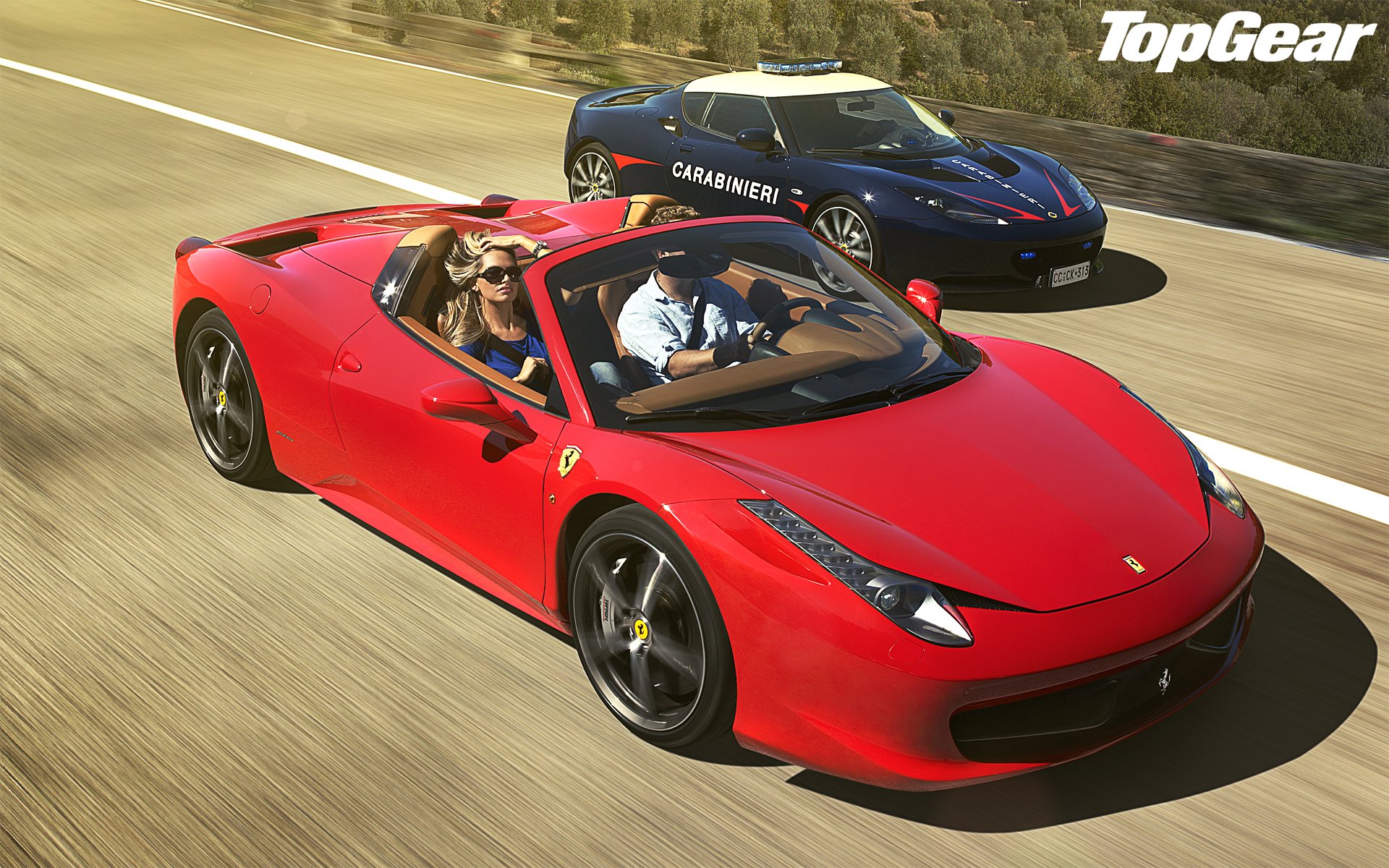 top gear top gear engranaje superior mejor programa de televisión ferrari italia araña y lotus evora s carabineros ferrari italia spider lotus evora carabineri superdeportivos rojo azul rubia