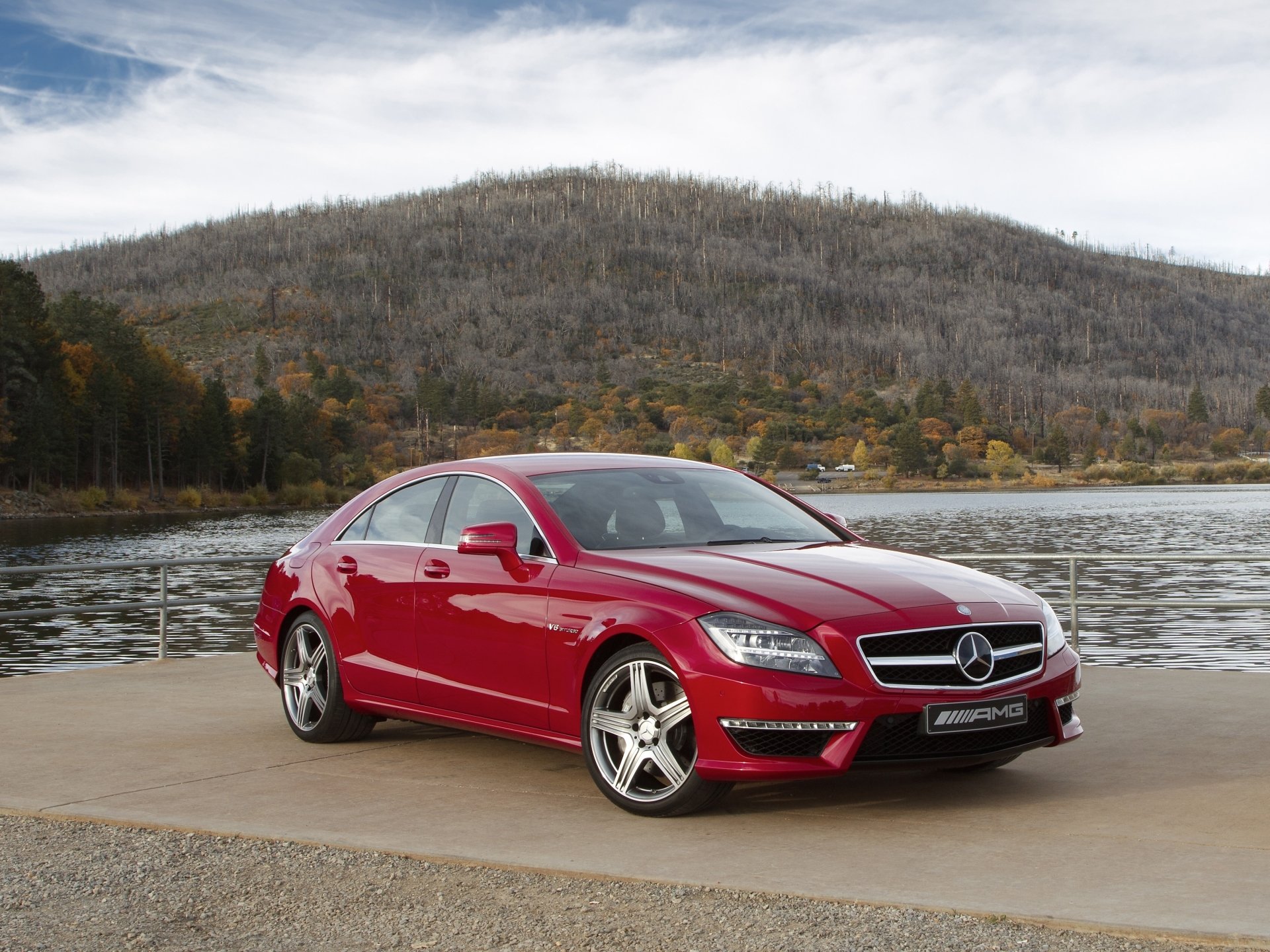 mercedes-benz cls63 amg mercedes cls63 amg limousine rot front ufer see berg wald himmel