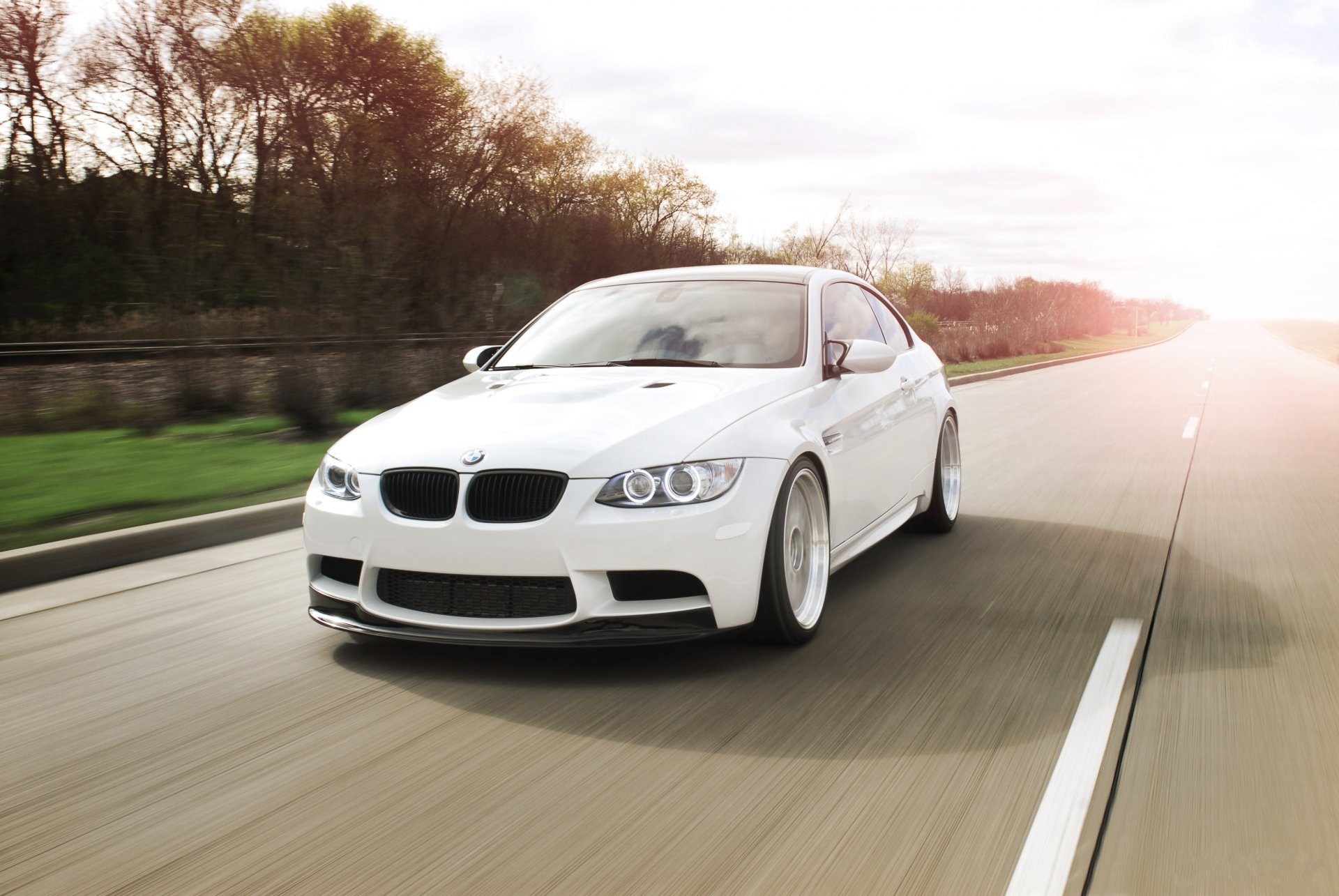 bmw m3 e92 weiß straße geschwindigkeit himmel bmw tageslicht bäume liebling markierung