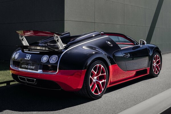 Supersamochód Bugatti Veyron Widok Z Tyłu