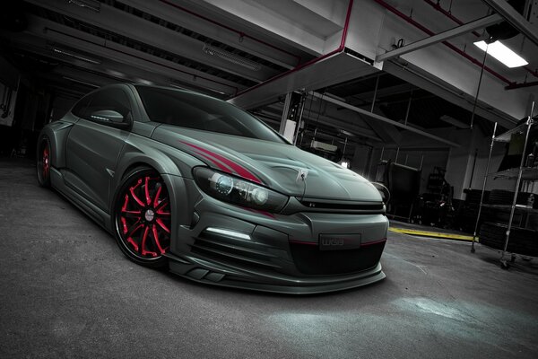 Volkswagen tuning, en gris-rouge