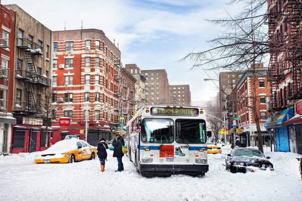 Nella città degli Stati Uniti di New York, il colapse invernale dalle auto