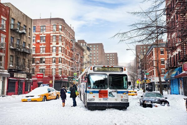 В городе сша Нью-Йорке зимний колапс из машин