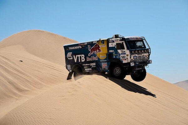 Rallye Paris Dakar, camion KAMAZ et désert