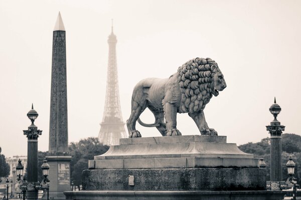 Die Stadt Frankreich Paris ist ein Denkmal aus einer riesigen Löwenstatue