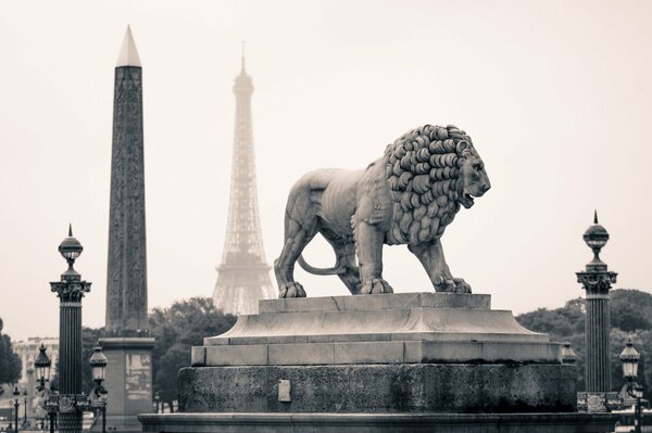 The city of France Paris is a monument made of a huge lion statue