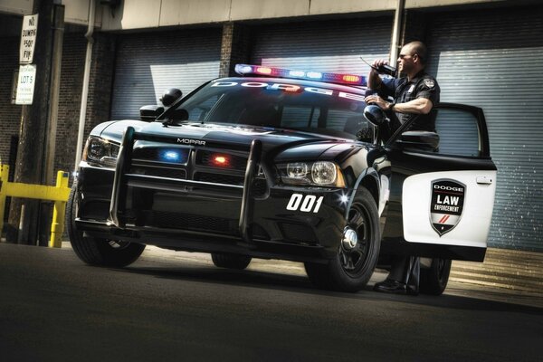 Polizei dodge charger pursuit law enforcement