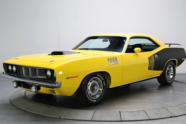 Yellow Black maslcar Plymouth 1971