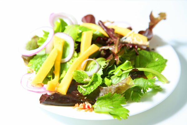 Insalata di verdure fresche vitaminizzate