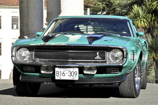 Turquoise Ford Mustang classique immuable