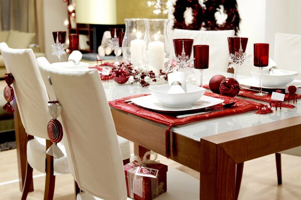 New Year s table setting in an exquisite style