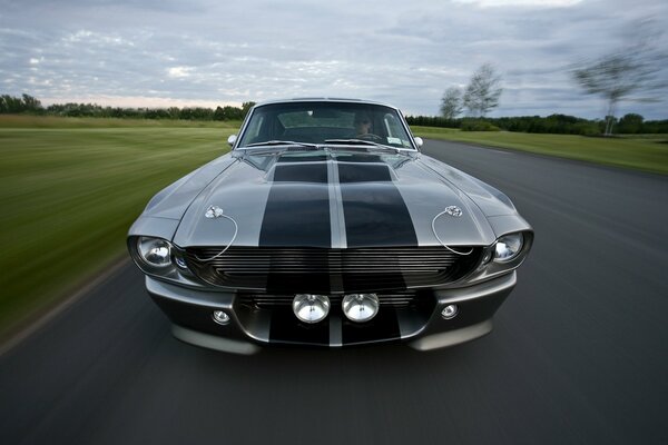 Deportivo Ford Mustang leyenda de las carreteras