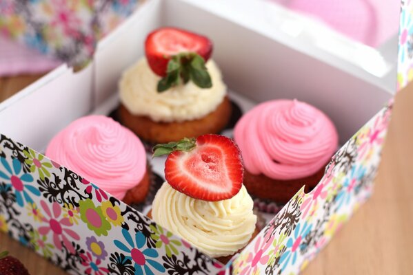 Cupcakes alla fragola in confezione regalo