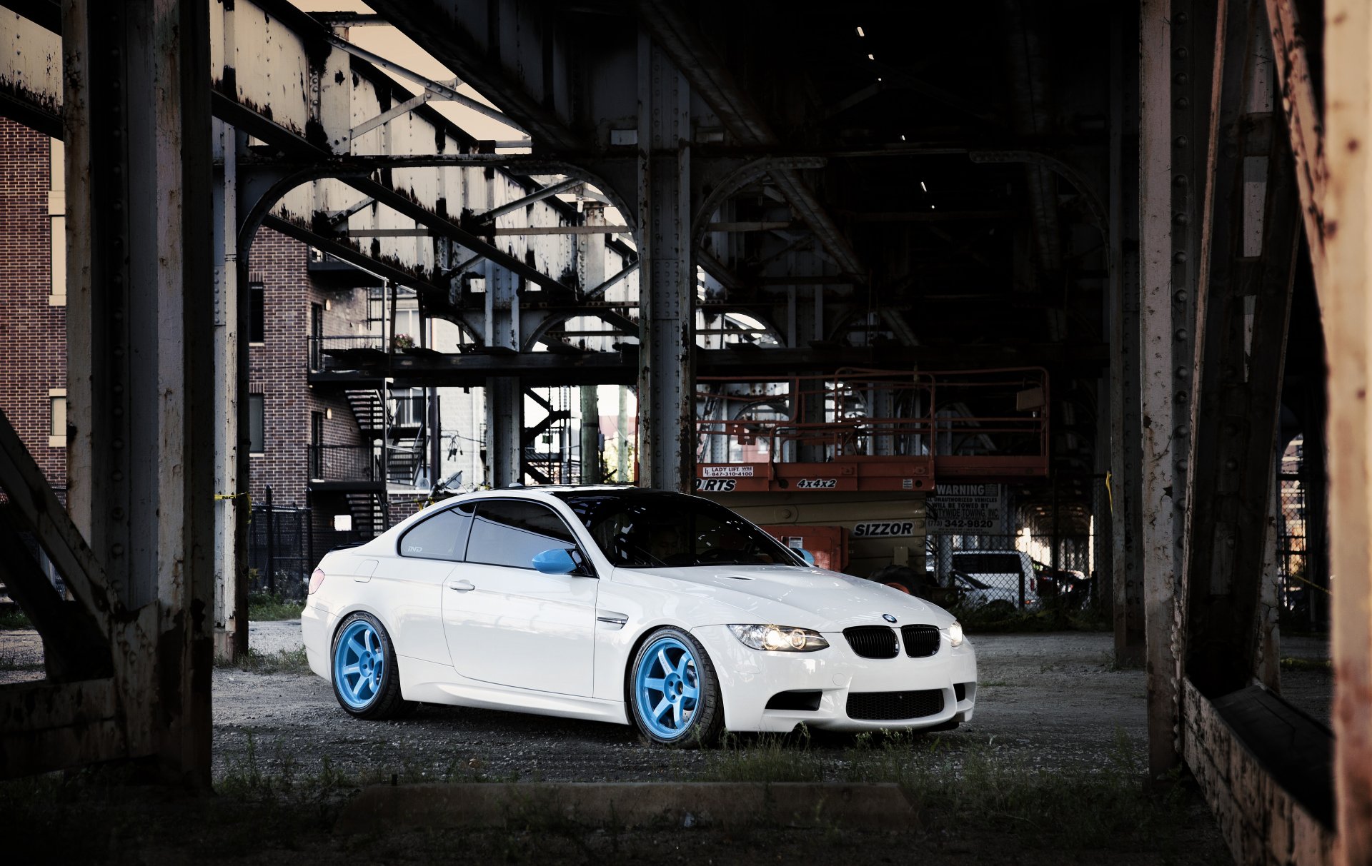 bmw м3 e92 белый ind бмв город мост здание