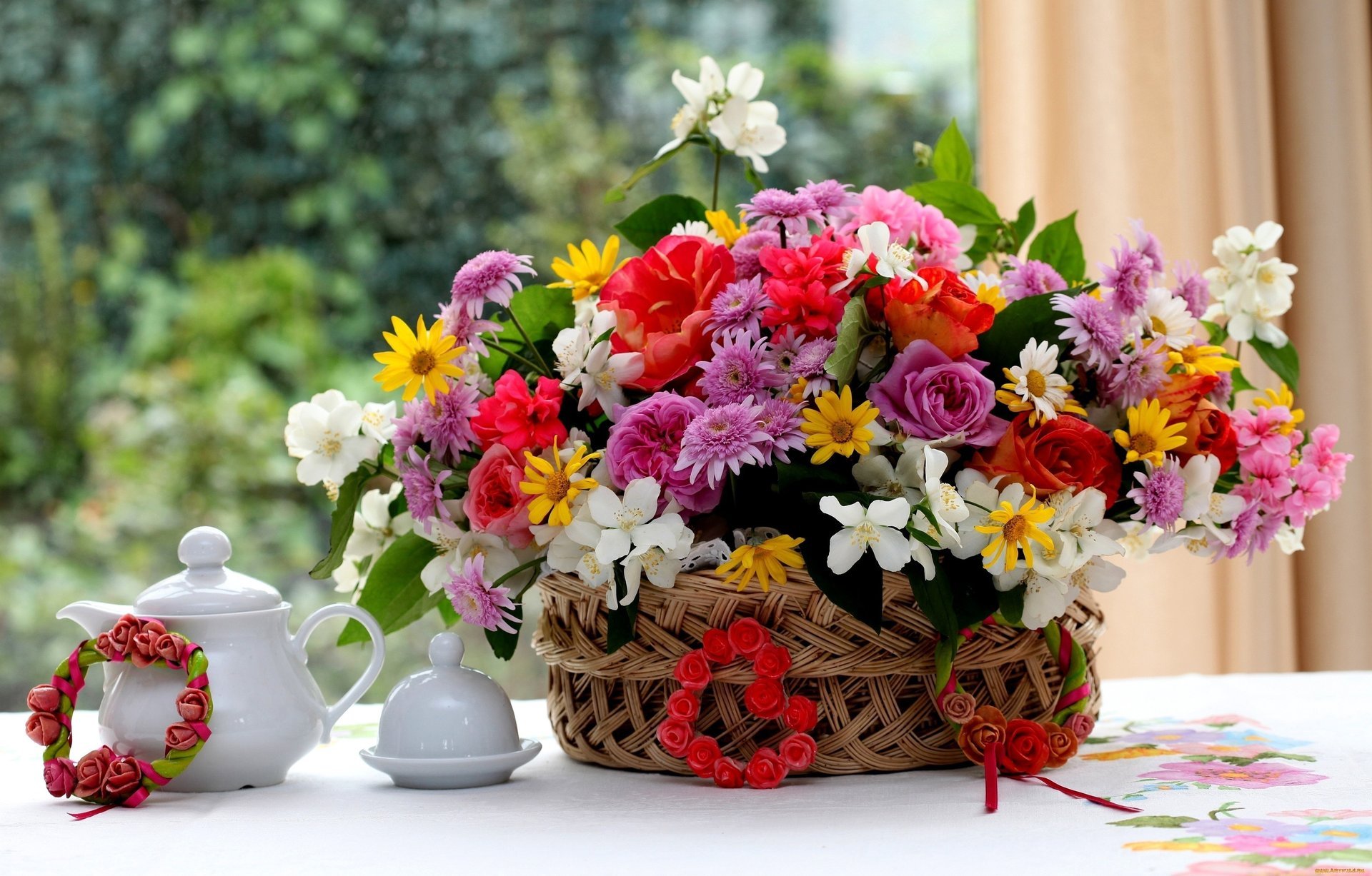 jasmin bouquet composition géranium panier roses