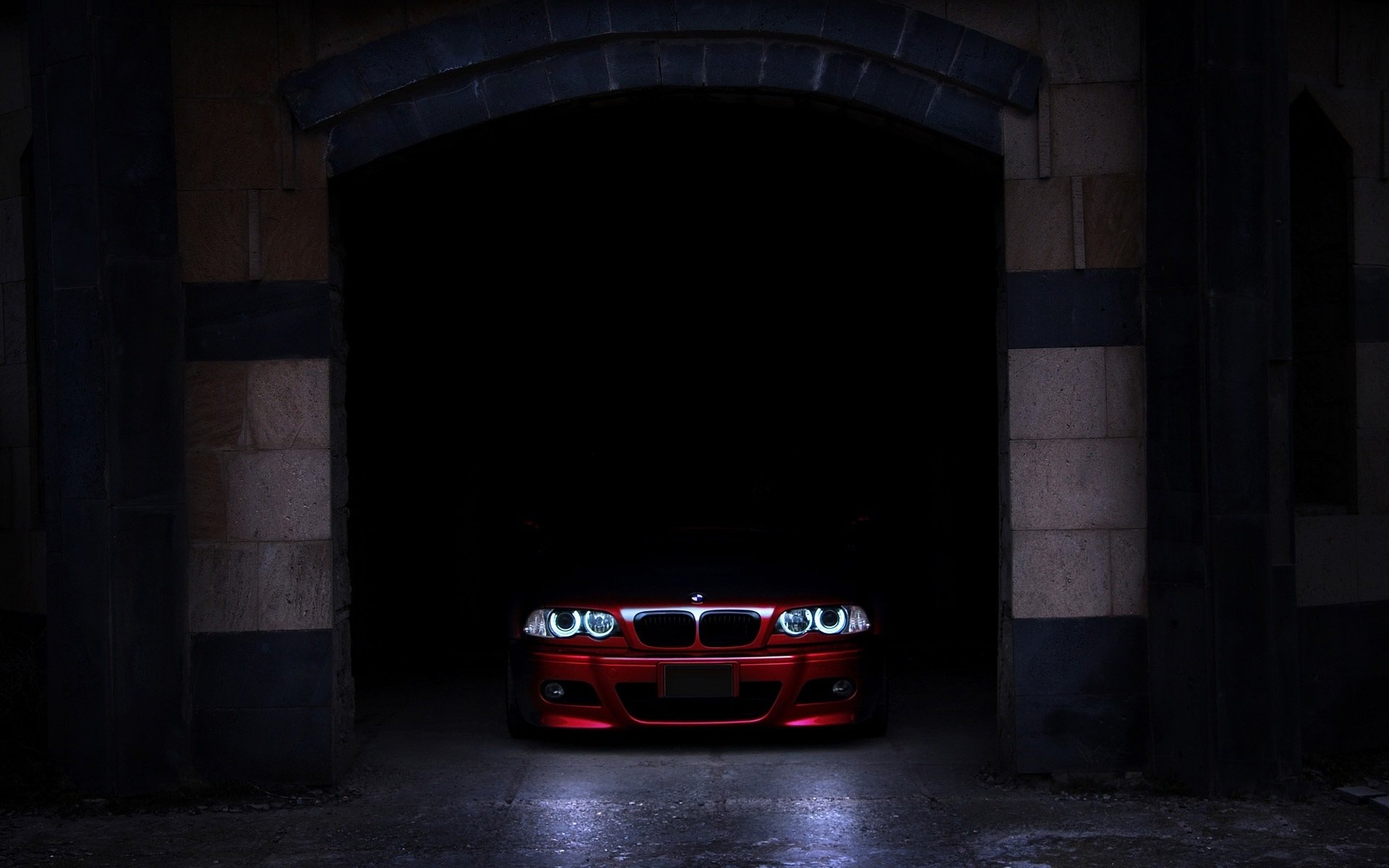 bmw rojo sombra garaje frente