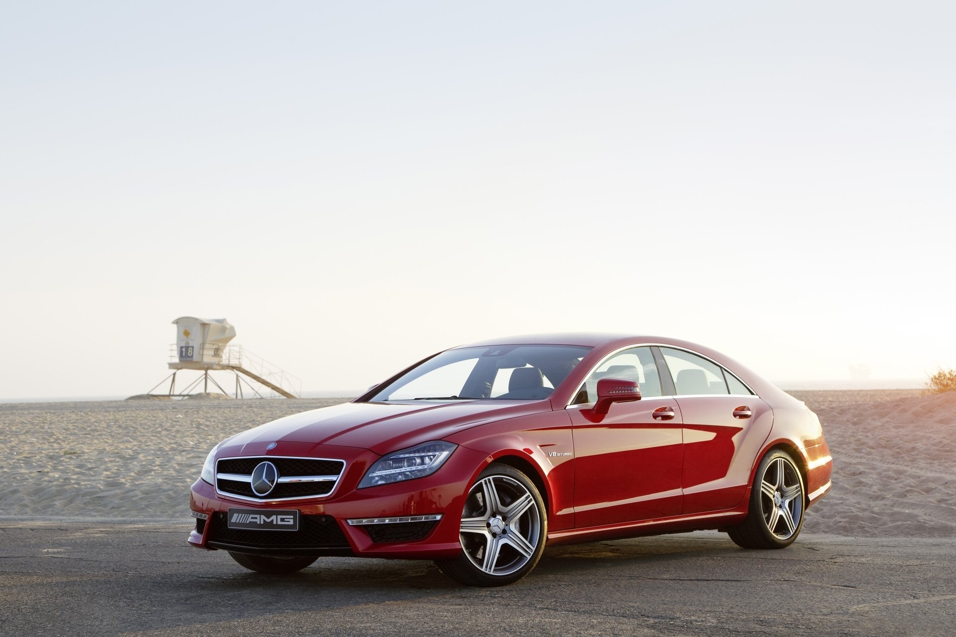 mercedes-benz cls63 amg mercedes cls63 amg sedán rojo frente playa cielo