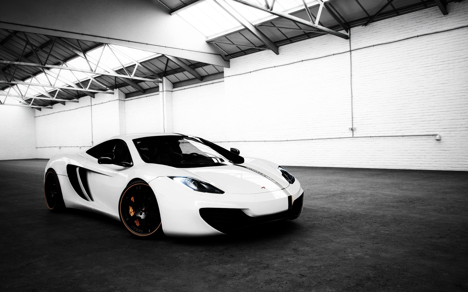 wheelsandmore mclaren mp4-12c toxique mclaren mp4-12c supercar avant blanc tuning hangar