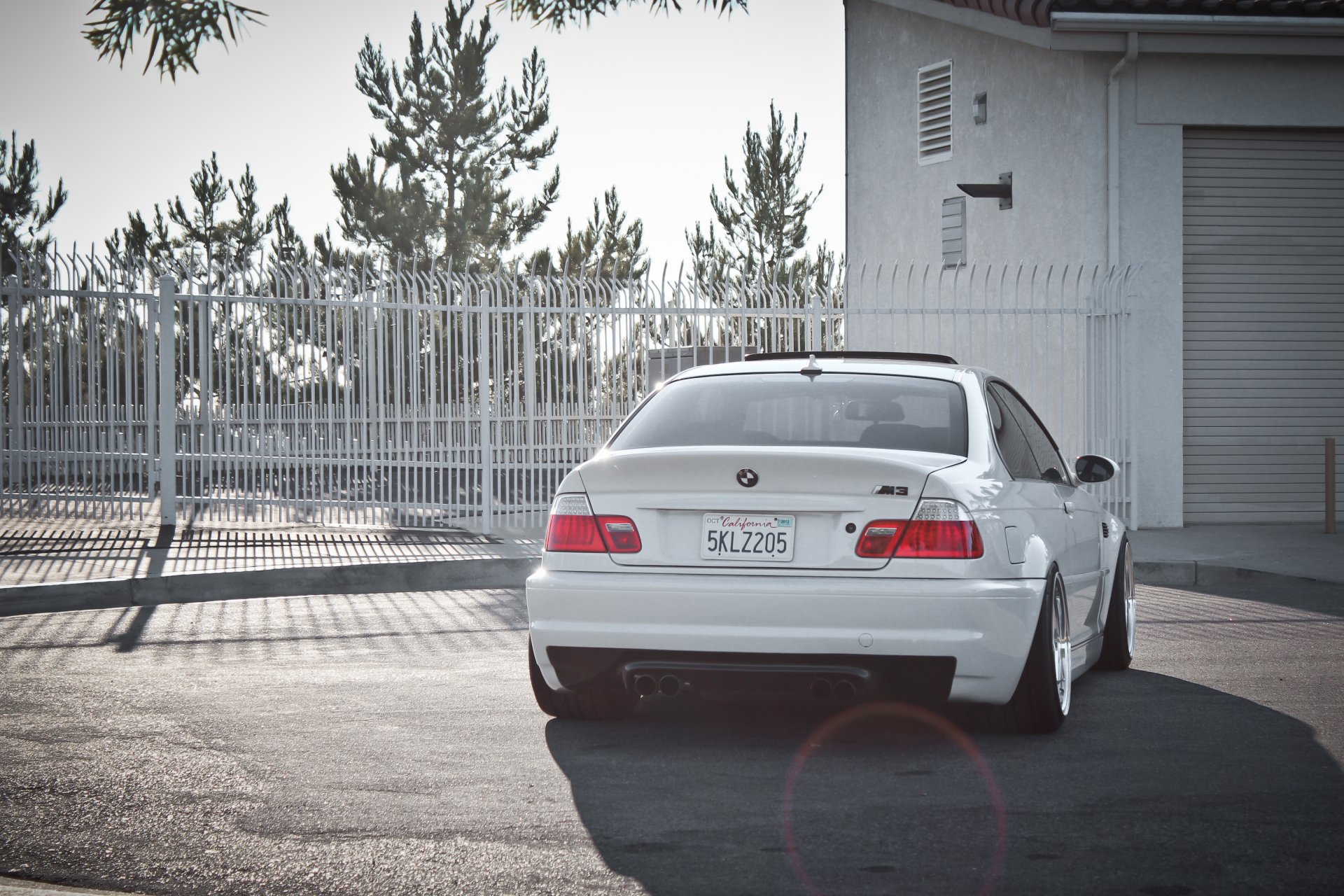 bmw m3 e46 white bmw building glare