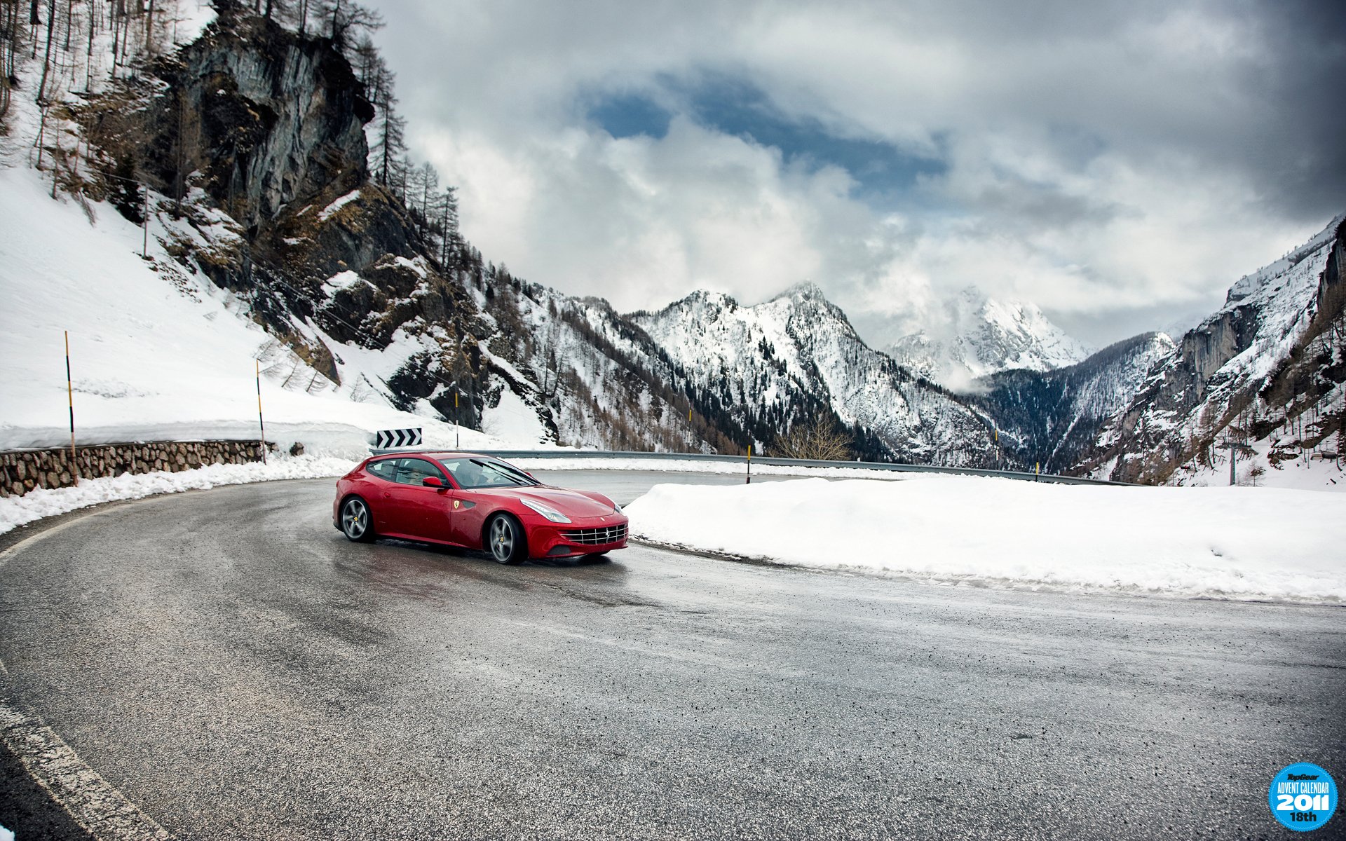 top gear календарь появления топ гир высшая передача ferrari и далее феррари фф суперкар красный передок поворот вираж шпилька занос дорога снег горы небо облака