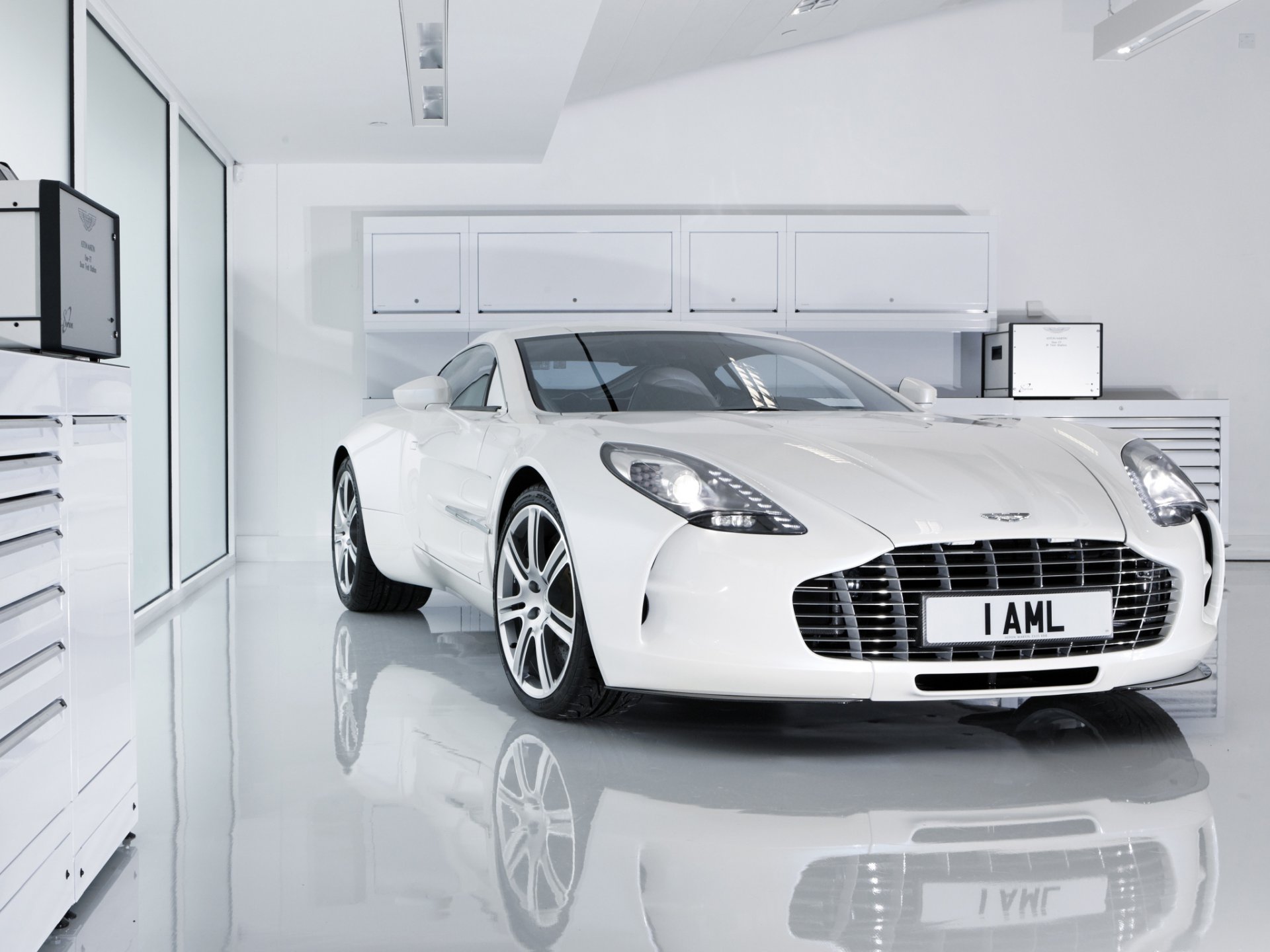 aston martin one-77 bianco aston martin boxe riflessione