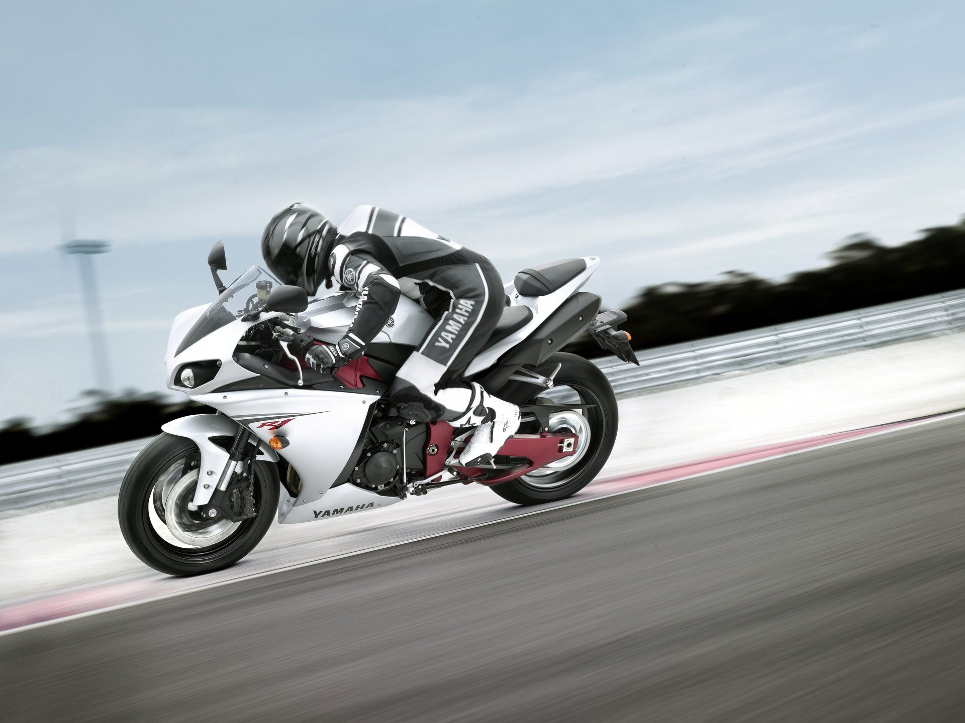 yamaha r1 yamaha bike motorcycle racer wallpaper speed