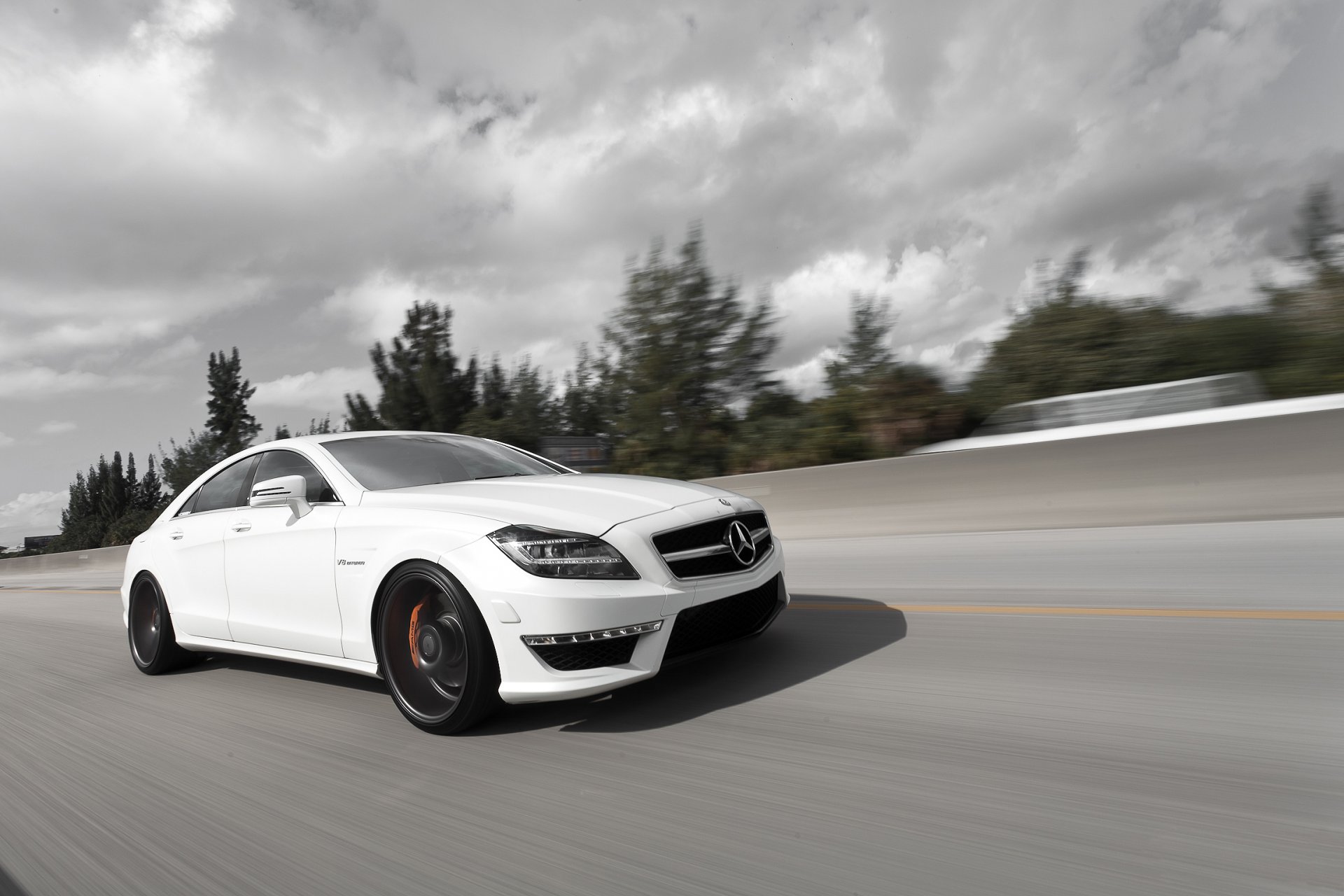 mercedes-benz amg cls-klasse cls 63 c218 mercedes benz blanco velocidad