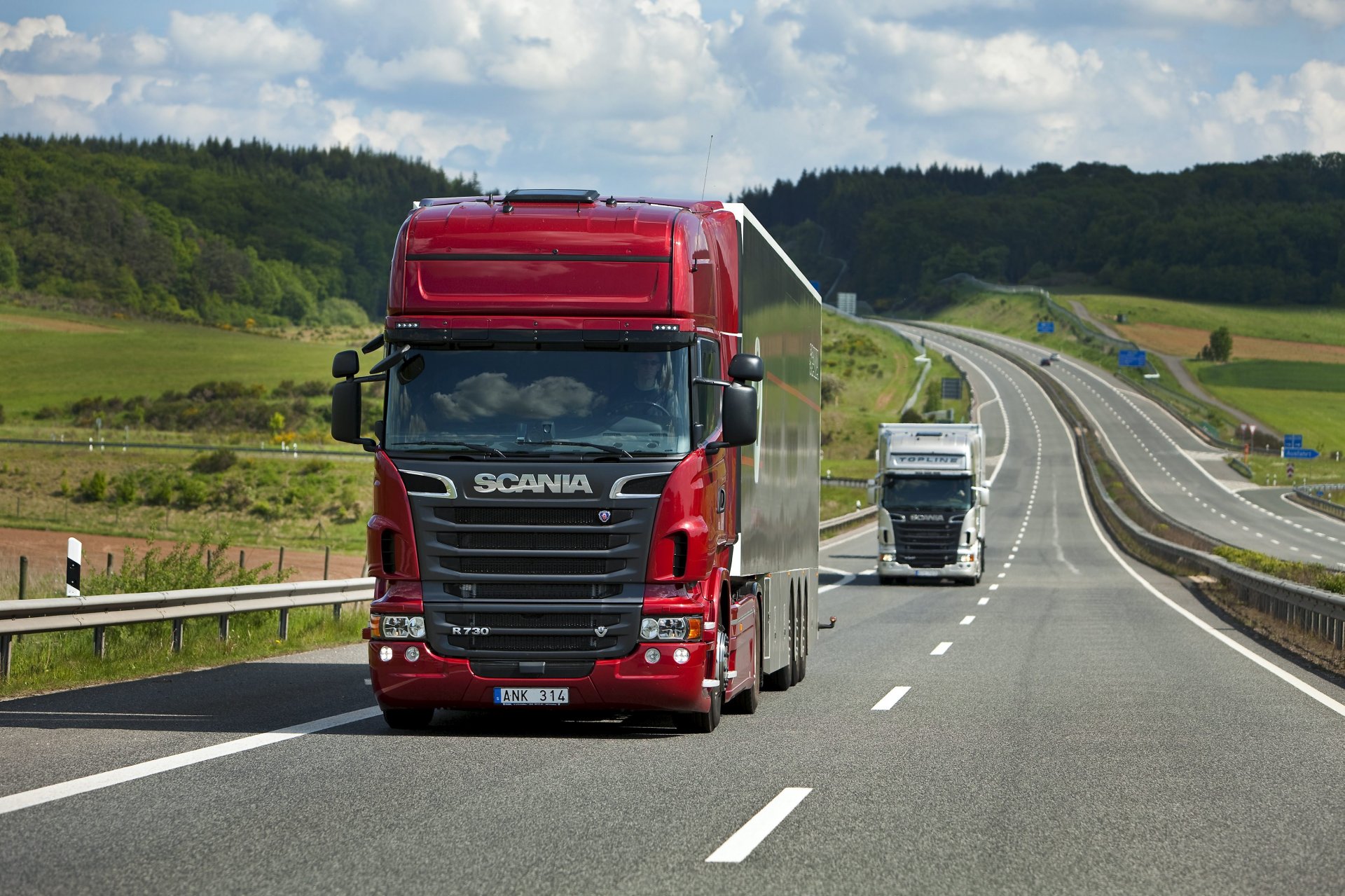 cania r730 v8 camions scania camion route célèbre scania r730 tracteur nature champs forêt