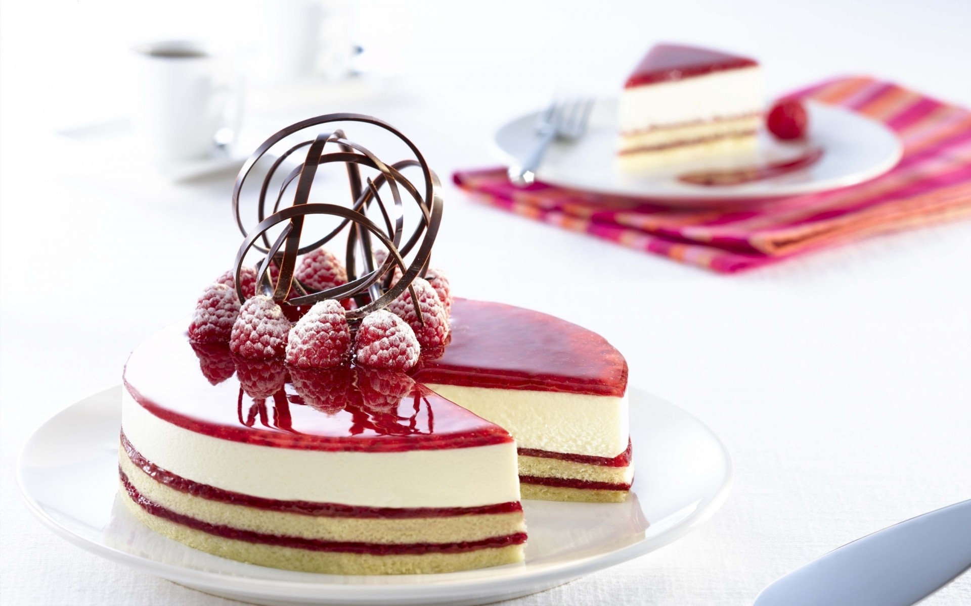 raspberry cake cream food sweet dessert