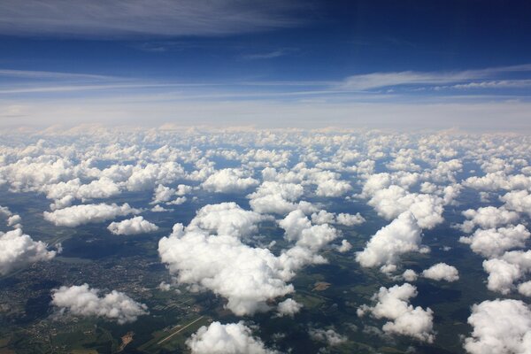 La terre est belle d une hauteur le ciel est chic