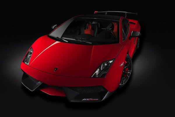 A red lamborghini gallardo car