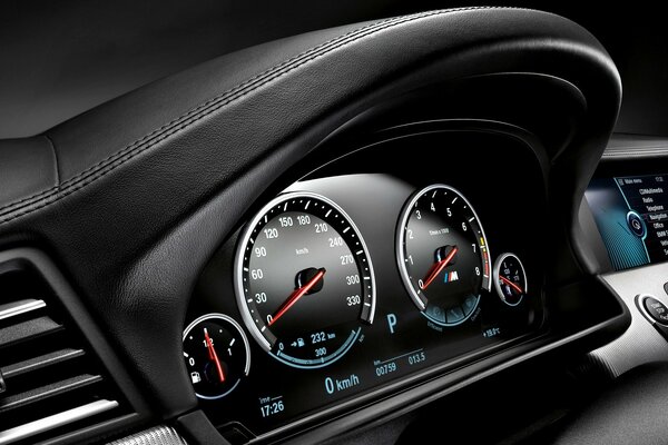 Armaturenbrett, Tachometer im BMW