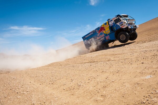 Truck in the desert at the Paris-Dakar rally