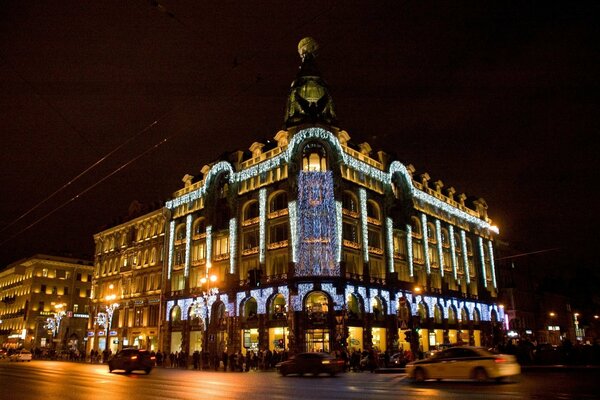 Zingers Haus in St. Petersburg bei Nacht