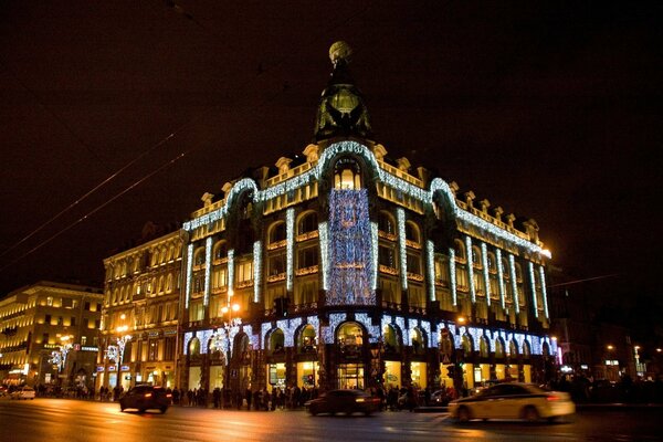 Casa Singer en San Petersburgo por la noche