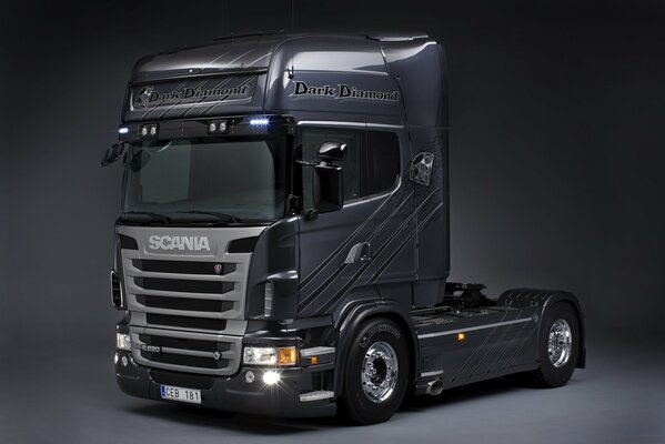 Camion Scania sans remorque gris