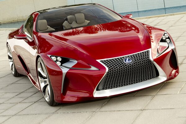 Schönes rotes Lexus-Auto