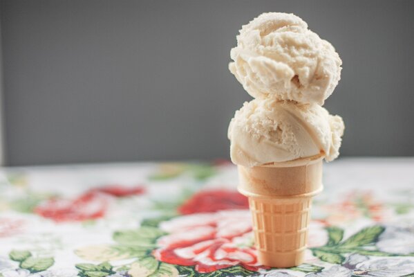 Essen Eis mit Sahne Kugeln