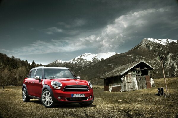 Petite voiture allemande de couleur rouge