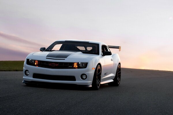 Chevrolet Camaro ssx en la pista del coche