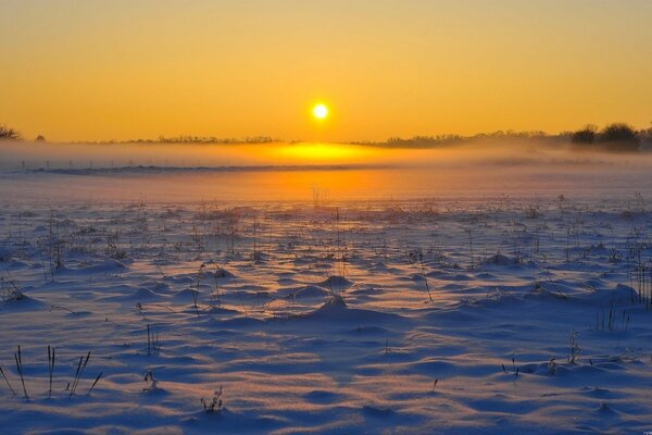 Soirée d hiver avec le soleil couchant