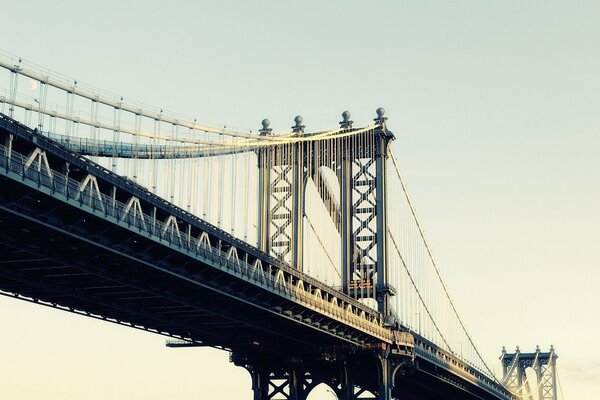 Puente de nueva York que conduce a un sueño