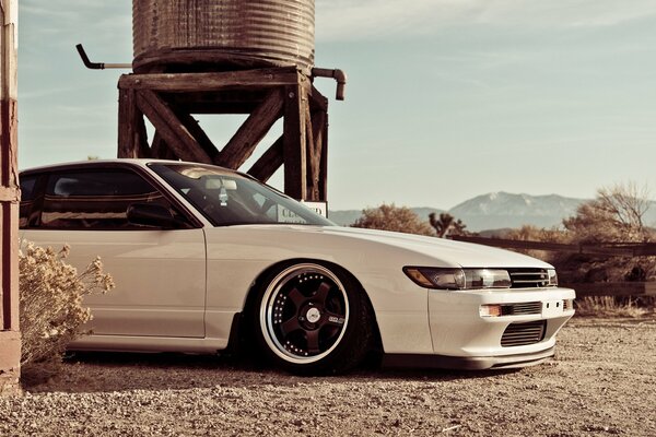 Nissan Silvia S13 stance w pustynnym terenie