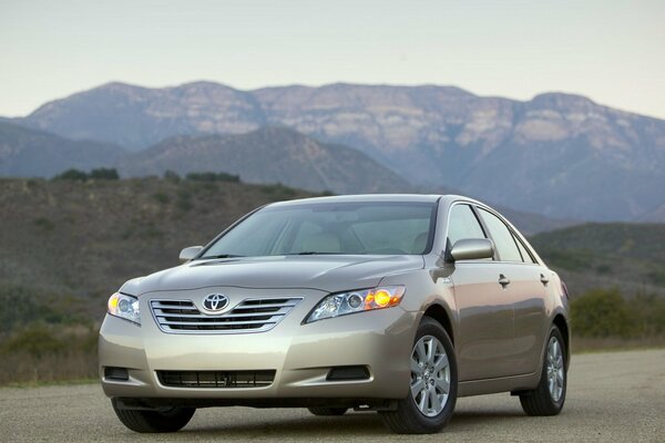 Toyota camry hybride respectueux de l environnement